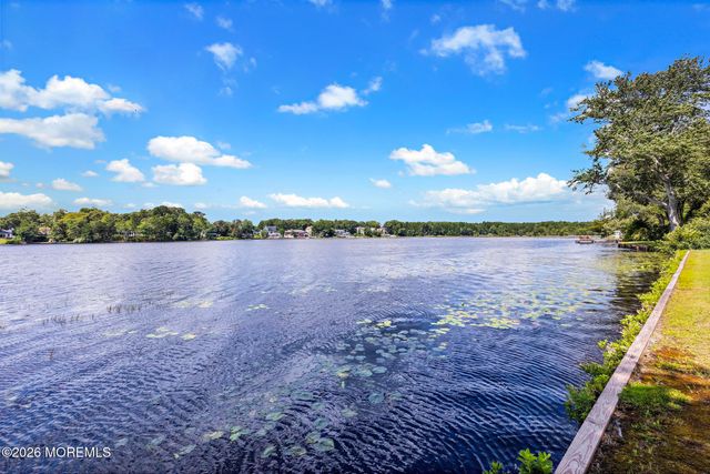 77 N Lakeshore Drive, Manahawkin, NJ 08050