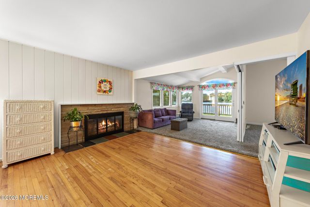 77 N Lakeshore Drive, Manahawkin, NJ 08050