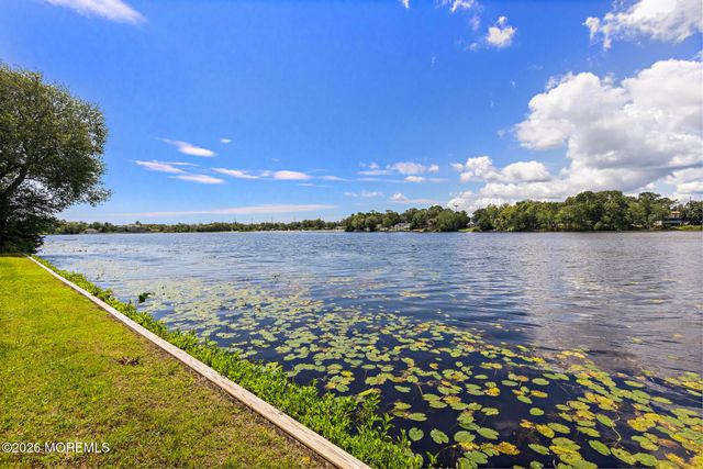 77 N Lakeshore Drive, Manahawkin, NJ 08050