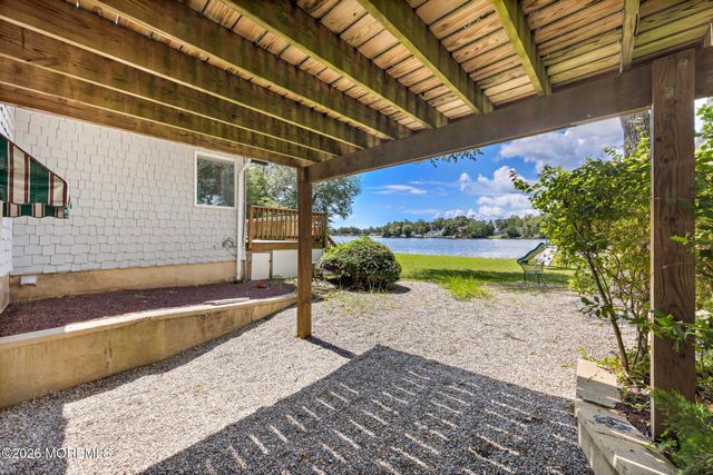 77 N Lakeshore Drive, Manahawkin, NJ 08050