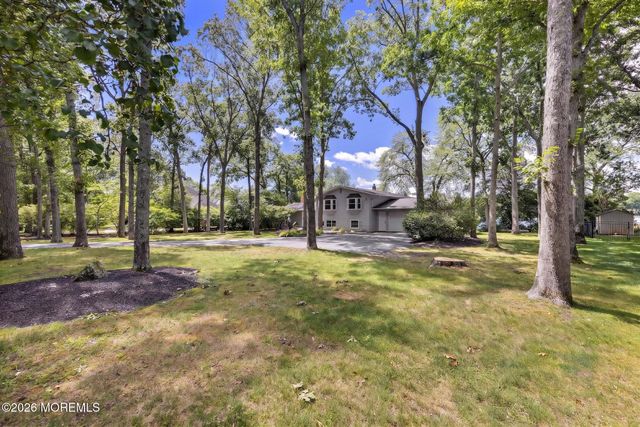 77 N Lakeshore Drive, Manahawkin, NJ 08050