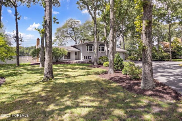 77 N Lakeshore Drive, Manahawkin, NJ 08050