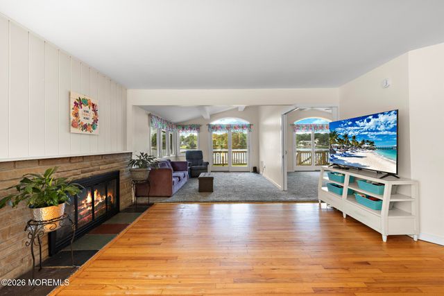 77 N Lakeshore Drive, Manahawkin, NJ 08050