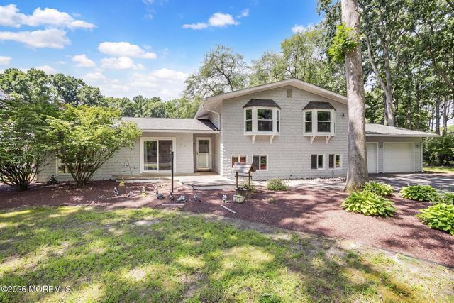 77 N Lakeshore Drive, Manahawkin, NJ 08050