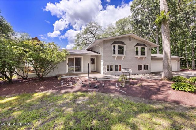 77 N Lakeshore Drive, Manahawkin, NJ 08050