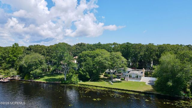 77 N Lakeshore Drive, Manahawkin, NJ 08050