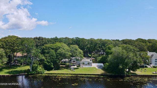 77 N Lakeshore Drive, Manahawkin, NJ 08050