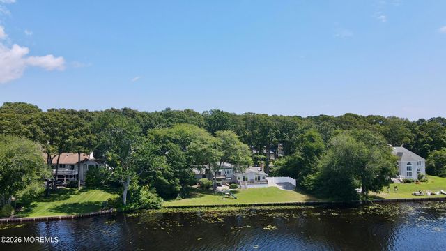 77 N Lakeshore Drive, Manahawkin, NJ 08050