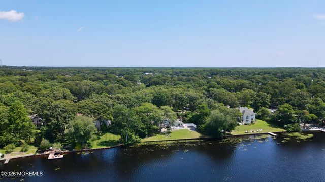 77 N Lakeshore Drive, Manahawkin, NJ 08050