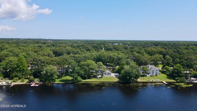 77 N Lakeshore Drive, Manahawkin, NJ 08050