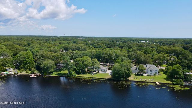 77 N Lakeshore Drive, Manahawkin, NJ 08050