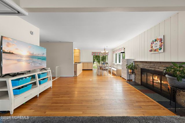 77 N Lakeshore Drive, Manahawkin, NJ 08050
