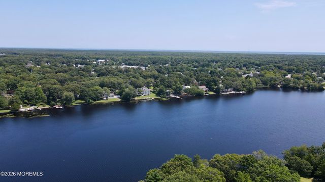 77 N Lakeshore Drive, Manahawkin, NJ 08050