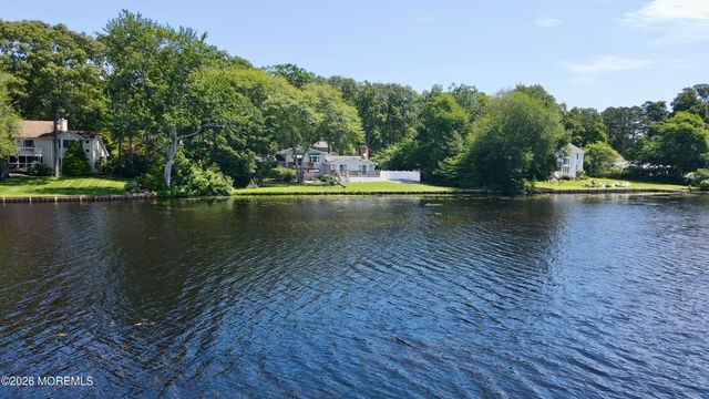 77 N Lakeshore Drive, Manahawkin, NJ 08050
