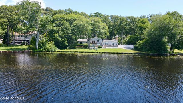 77 N Lakeshore Drive, Manahawkin, NJ 08050