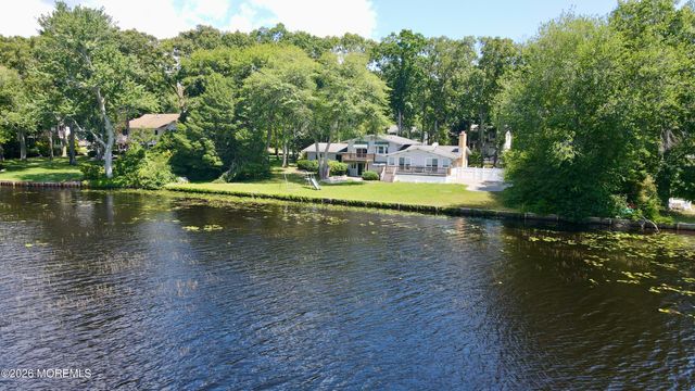 77 N Lakeshore Drive, Manahawkin, NJ 08050