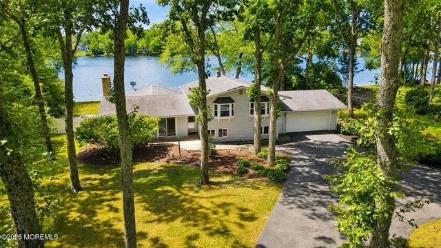 77 N Lakeshore Drive, Manahawkin, NJ 08050
