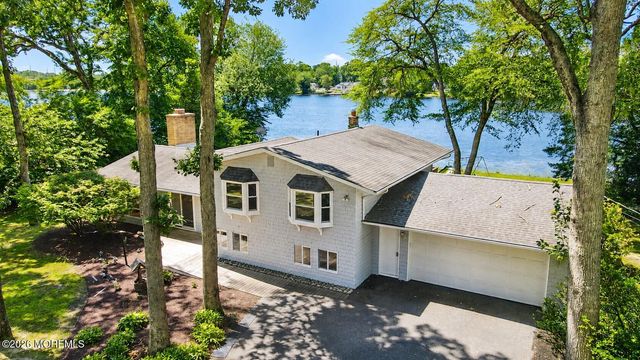 77 N Lakeshore Drive, Manahawkin, NJ 08050