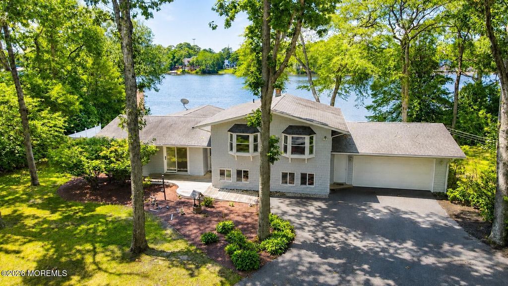 77 N Lakeshore Drive, Manahawkin, NJ 08050