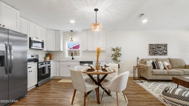 2402 E 16th Court, Panama City, FL 32405