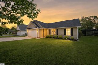 4 Richmond Drive, Greenville, SC 29617