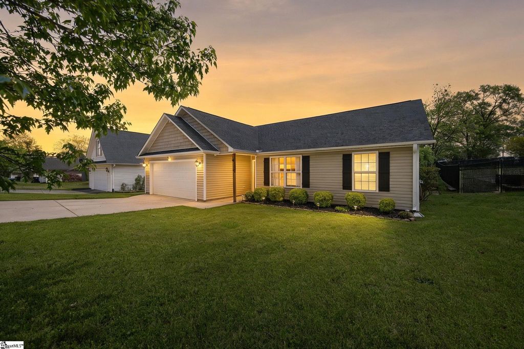 4 Richmond Drive, Greenville, SC 29617