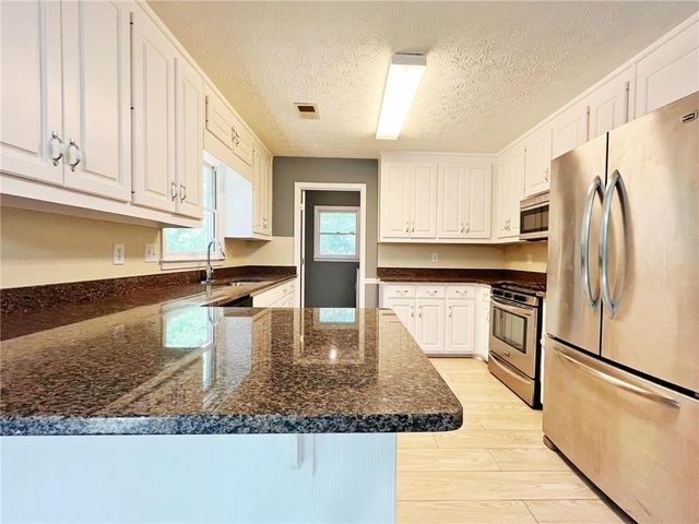 3060 Oak Meadow Drive, Snellville, GA 30078