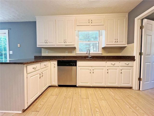 3060 Oak Meadow Drive, Snellville, GA 30078