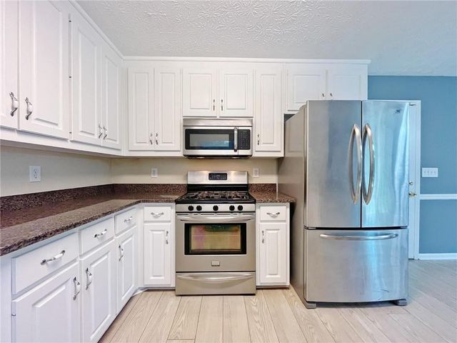 3060 Oak Meadow Drive, Snellville, GA 30078