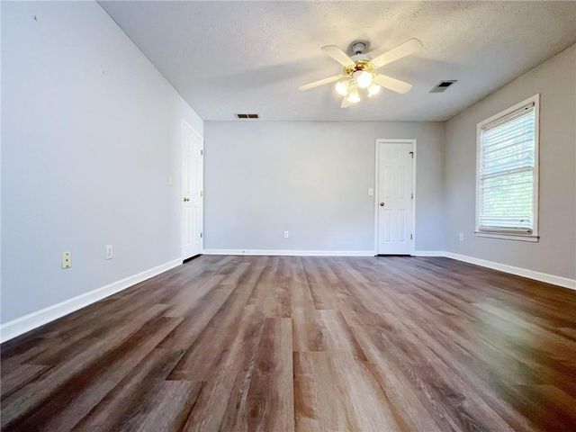 3060 Oak Meadow Drive, Snellville, GA 30078