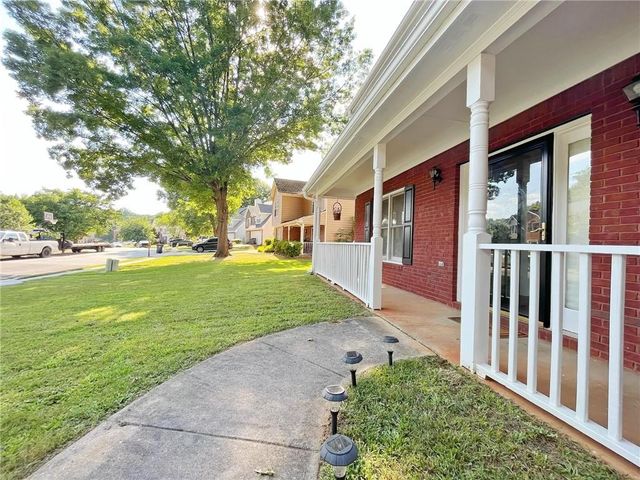 3060 Oak Meadow Drive, Snellville, GA 30078