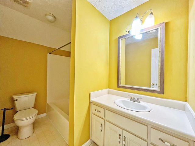 3060 Oak Meadow Drive, Snellville, GA 30078
