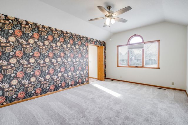 118 Chapel Dr, Andover, KS 67002