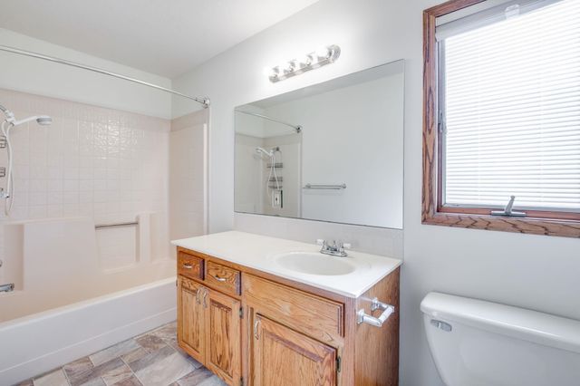 118 Chapel Dr, Andover, KS 67002