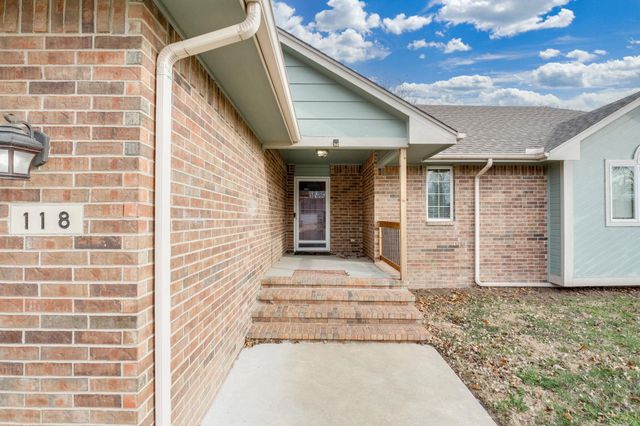 118 Chapel Dr, Andover, KS 67002