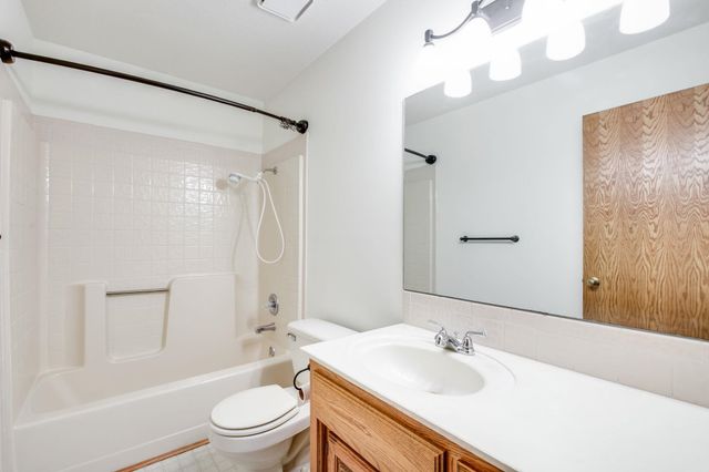 118 Chapel Dr, Andover, KS 67002