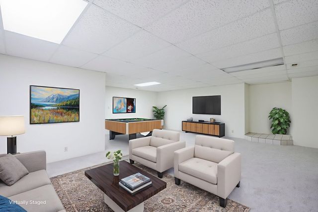 118 Chapel Dr, Andover, KS 67002