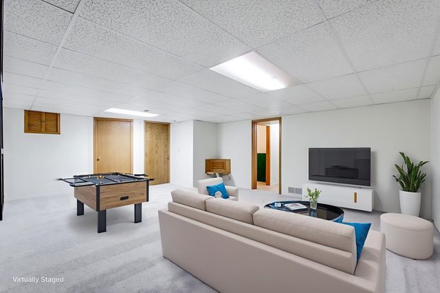 118 Chapel Dr, Andover, KS 67002