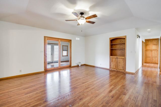 118 Chapel Dr, Andover, KS 67002