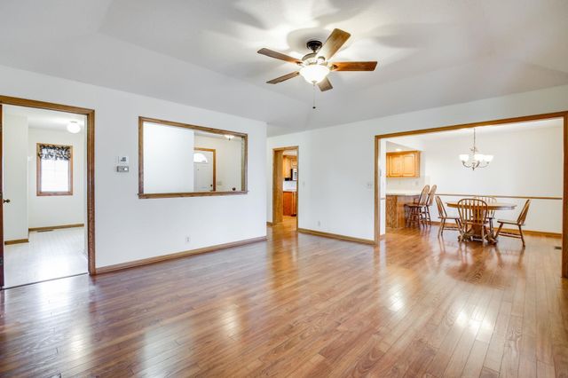 118 Chapel Dr, Andover, KS 67002