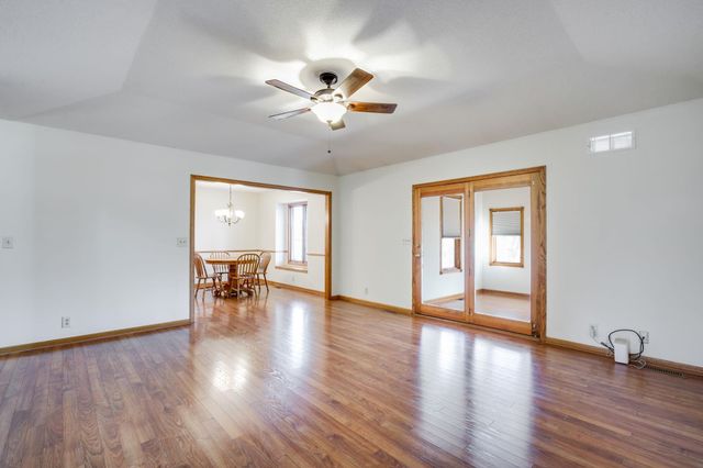 118 Chapel Dr, Andover, KS 67002