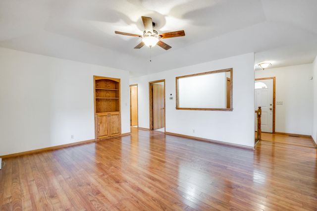 118 Chapel Dr, Andover, KS 67002