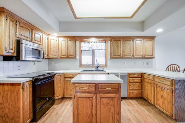 118 Chapel Dr, Andover, KS 67002