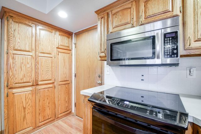 118 Chapel Dr, Andover, KS 67002