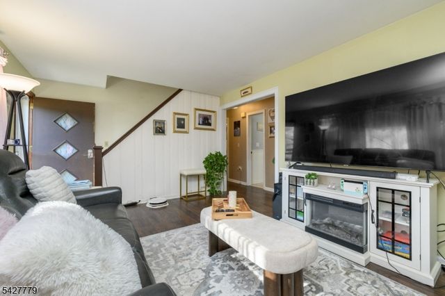 315 S 19Th Ave, Manville Boro, NJ 08835