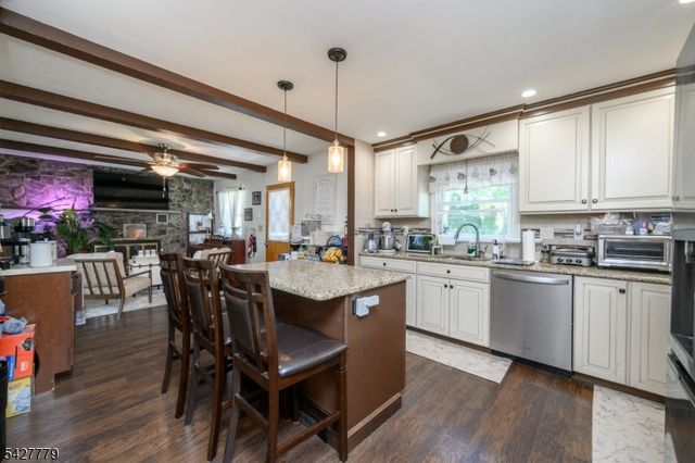 315 S 19Th Ave, Manville Boro, NJ 08835