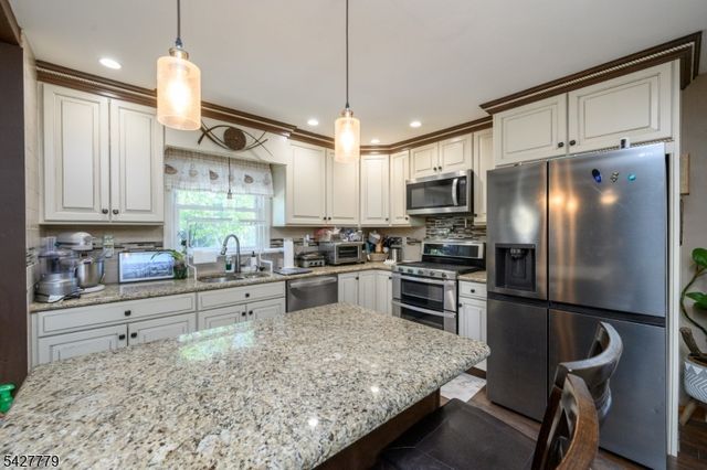 315 S 19Th Ave, Manville Boro, NJ 08835