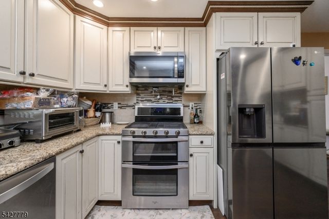 315 S 19Th Ave, Manville Boro, NJ 08835