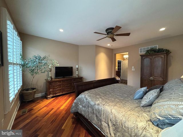 23 BRIANNA RD, Holland, PA 18966