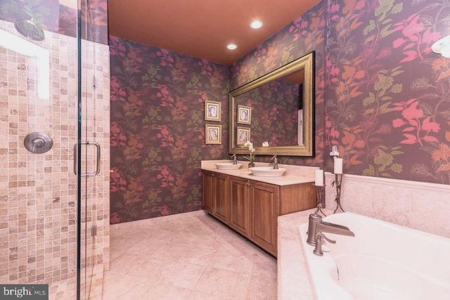 23 BRIANNA RD, Holland, PA 18966